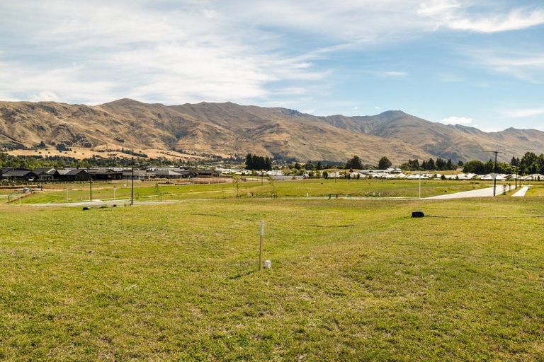 Photo of property in 42 Doug Ledgerwood Drive, Wanaka, 9305