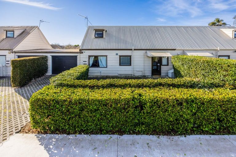 Photo of property in 12/58 Manuroa Road, Takanini, 2112