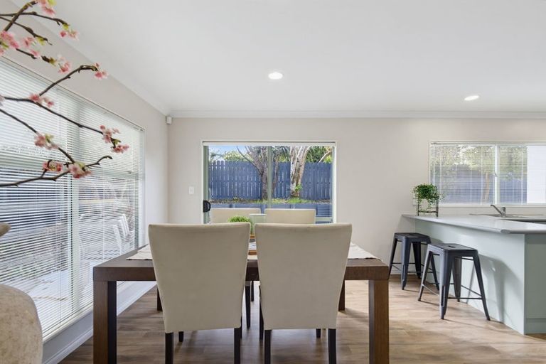Photo of property in 6 Chadlington Avenue, Henderson, Auckland, 0612