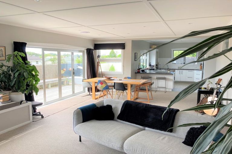 Photo of property in 7 Burns Street, Westown, New Plymouth, 4310