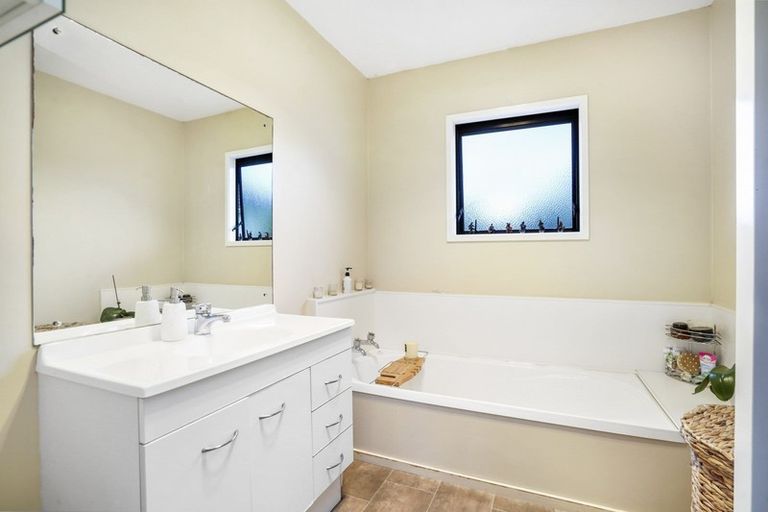 Photo of property in 54 Ross Crescent, Fairfield, Hamilton, 3214