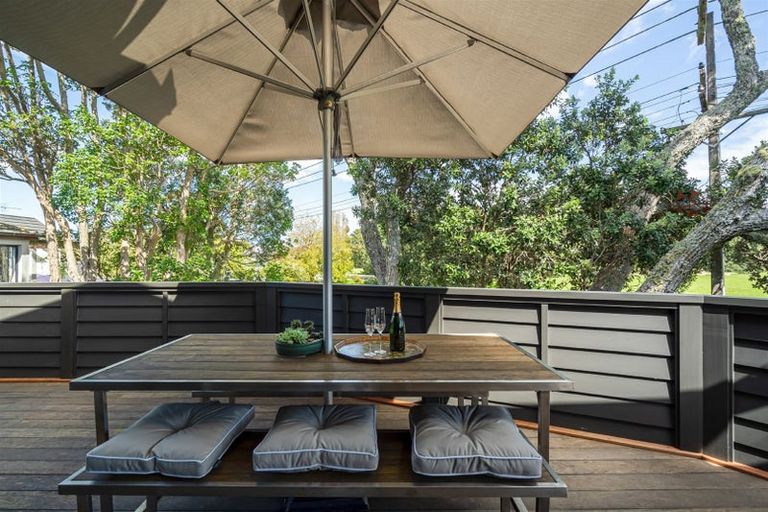 Photo of property in 2/76 Wairoa Road, Narrow Neck, Auckland, 0624