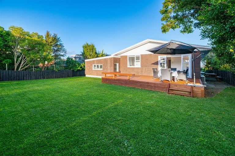 Photo of property in 8 Spence Road, Henderson, Auckland, 0612