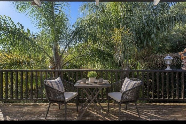 Photo of property in 4 Sunnyview Road, Greenhithe, Auckland, 0632