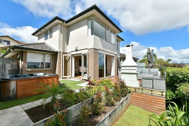 Photo of property in 9 Seagate Place, Red Beach, 0932