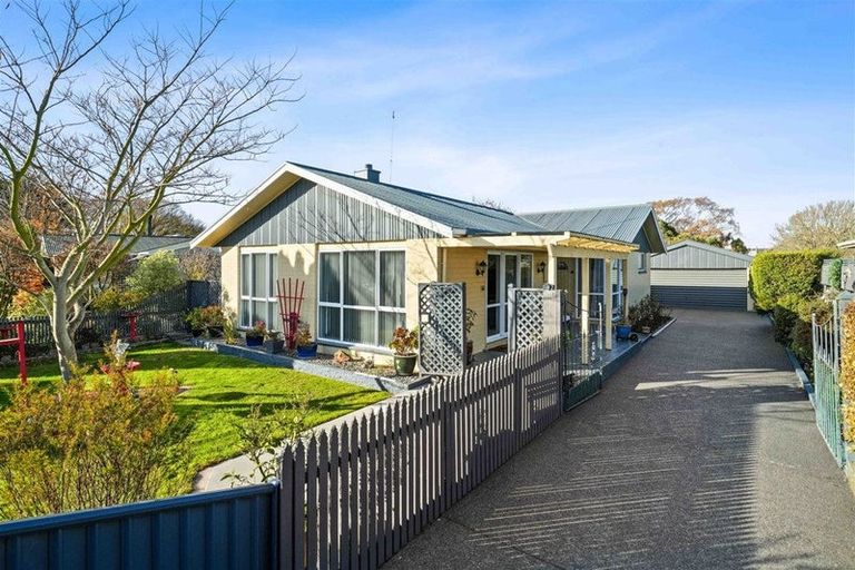 Photo of property in 22 Kathleen Crescent, Hornby, Christchurch, 8042