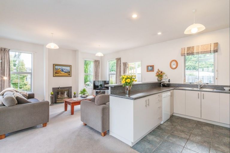 Photo of property in 12 Fletcher Way, Arrowtown, 9302