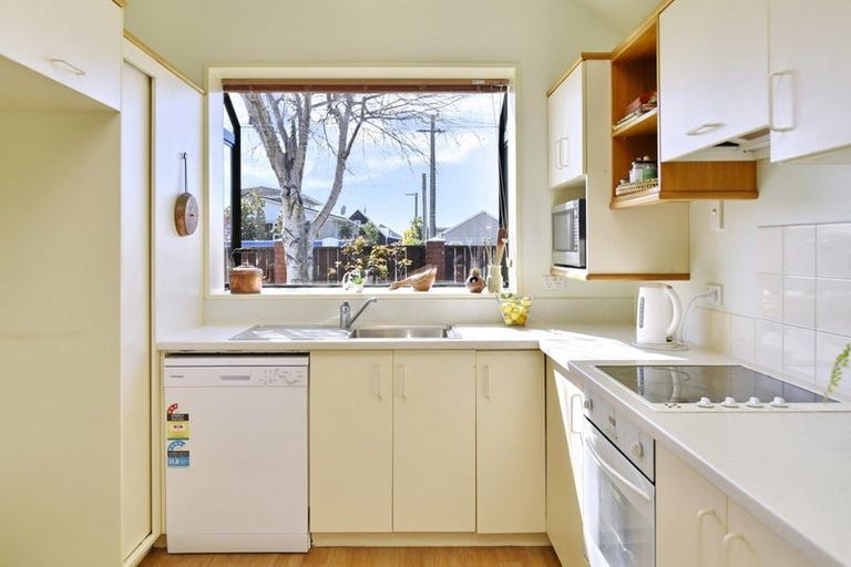 Photo of property in 1/164 Main Road, Redcliffs, Christchurch, 8081