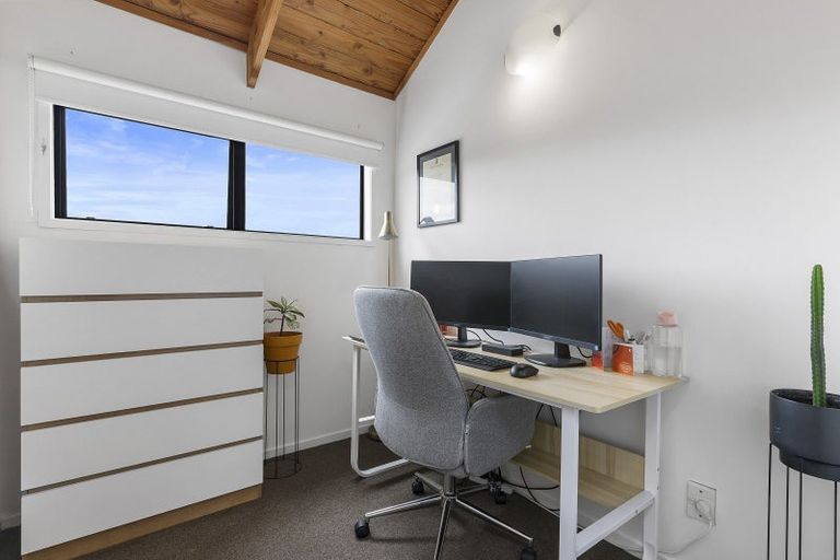 Photo of property in 50 Lagoon Way, West Harbour, Auckland, 0618