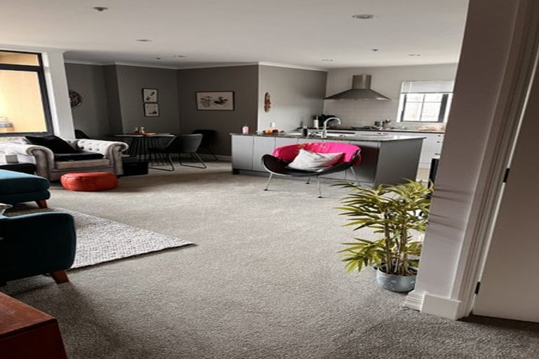 Photo of property in 2c/7-11 Bute Road, Browns Bay, Auckland, 0630