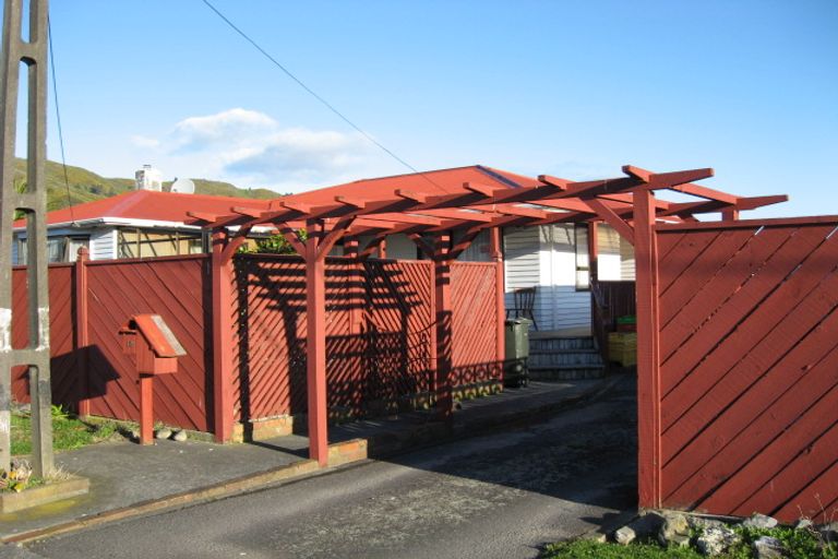 Photo of property in 17 Roberts Street, Wainuiomata, Lower Hutt, 5014