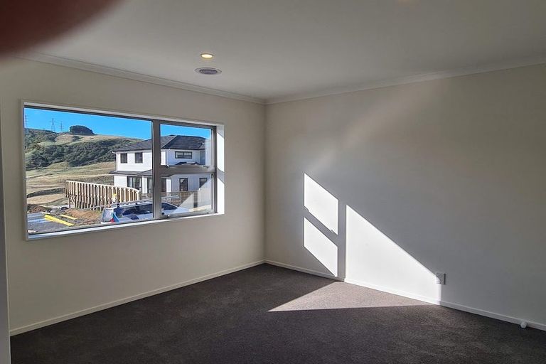 Photo of property in 137 Amesbury Drive, Churton Park, Wellington, 6037