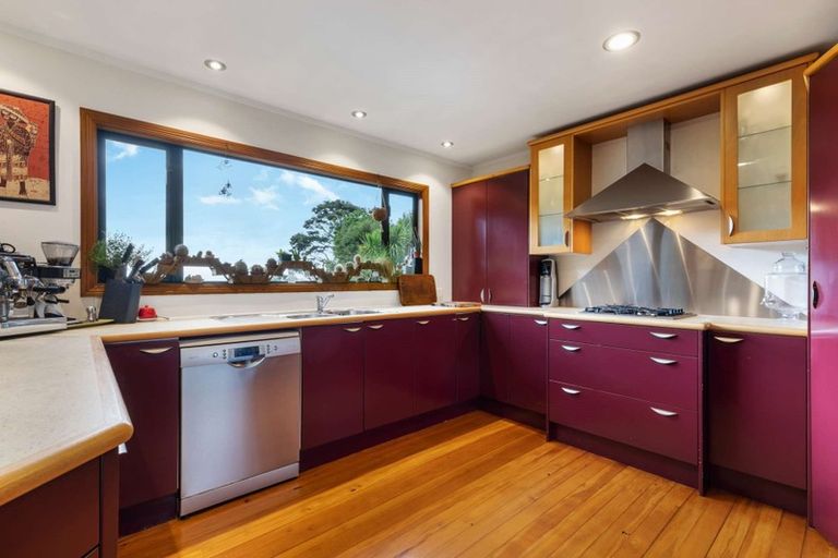 Photo of property in 34 Kauri Point Road, Laingholm, Auckland, 0604