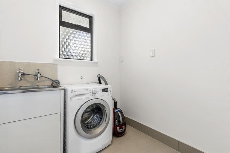 Photo of property in 2/44 Becroft Drive, Forrest Hill, Auckland, 0620