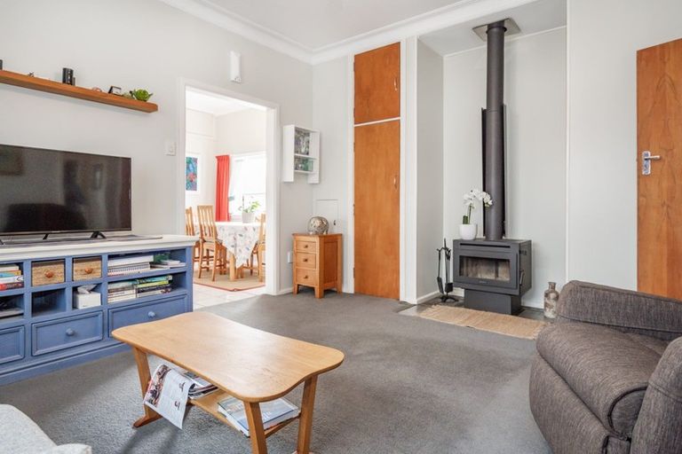 Photo of property in 215 Mayfair Avenue, Mayfair, Hastings, 4122