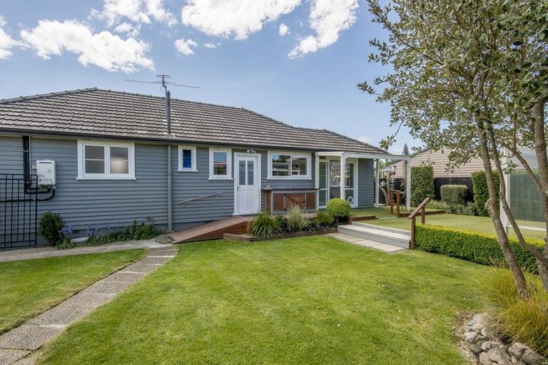 Photo of property in 18 Bideford Place, Dallington, Christchurch, 8061