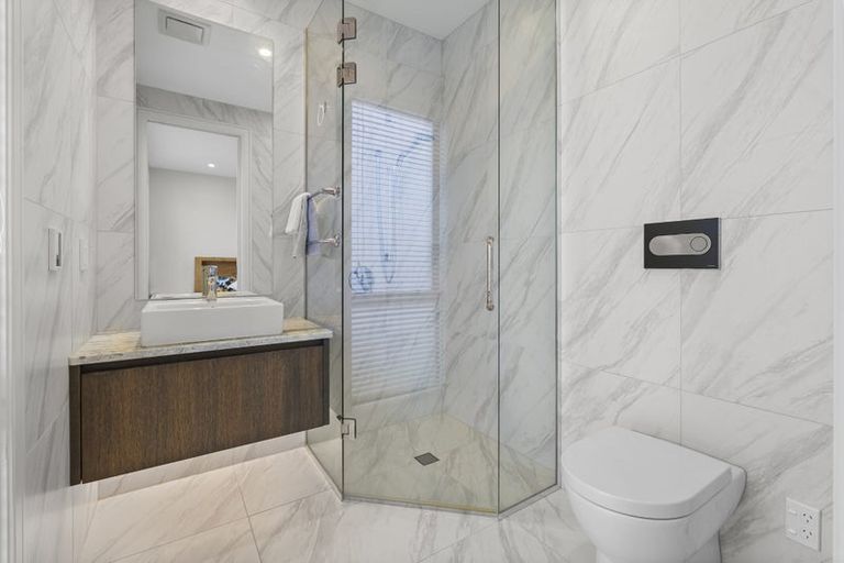 Photo of property in 37 Lake Pupuke Drive, Takapuna, Auckland, 0622
