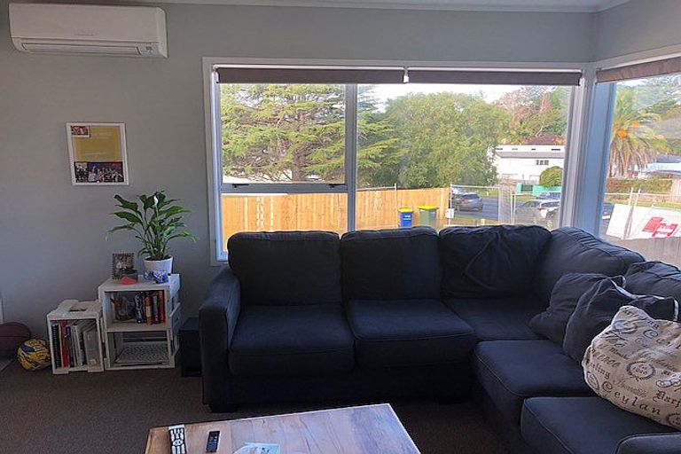 Photo of property in 2/2 Halberg Street, Glenfield, Auckland, 0629