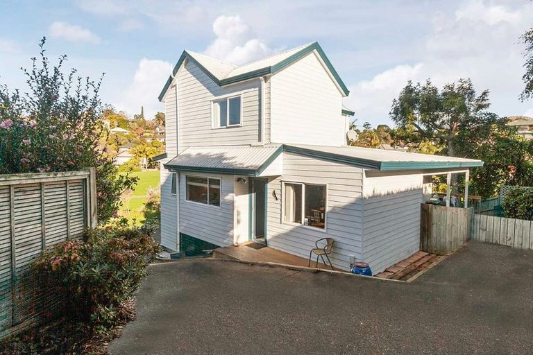 Photo of property in 2/94 Nigel Road, Browns Bay, Auckland, 0630