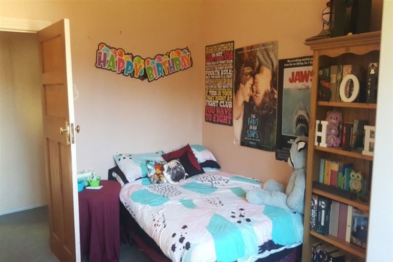 Photo of property in 90 Rhodes Street, Waimate, 7924