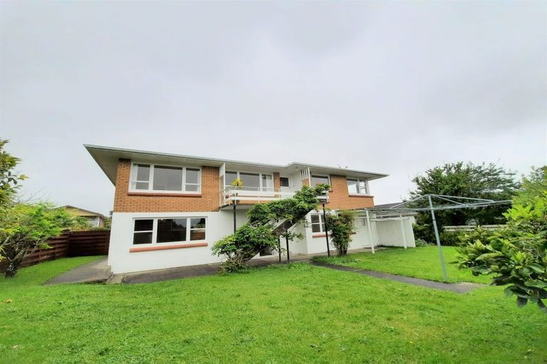 Photo of property in 27 The Crest, Sunnyhills, Auckland, 2010