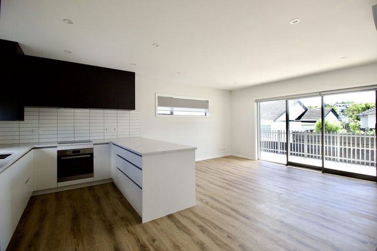 Photo of property in 6/94 Target Road, Totara Vale, Auckland, 0629