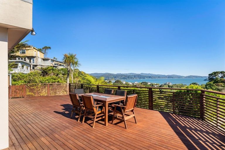 Photo of property in 40 Akatea Road, Korokoro, Lower Hutt, 5012