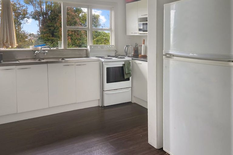 Photo of property in 53 Target Road, Totara Vale, Auckland, 0629