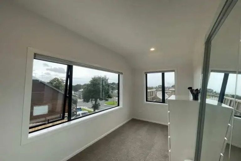 Photo of property in 38 White Heron Drive, Massey, Auckland, 0614