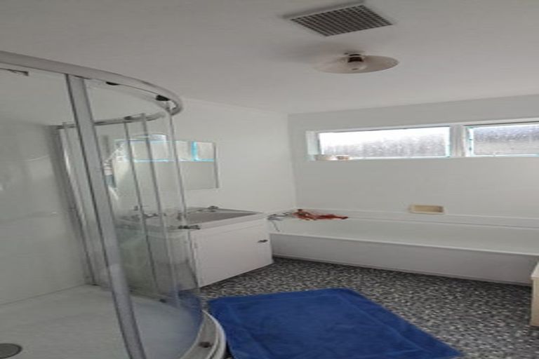 Photo of property in 104 Tauhinu Road, Miramar, Wellington, 6022