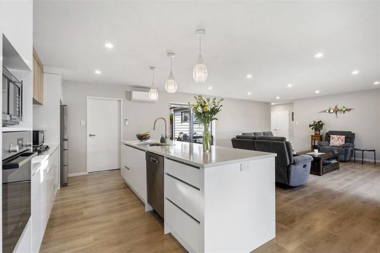 Photo of property in 39 Symes Drive, Red Beach, 0932