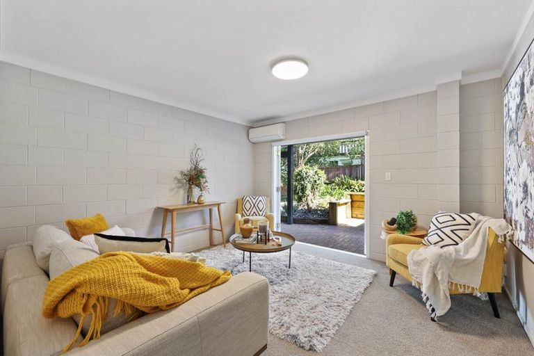 Photo of property in 11 Micawber Place, Mellons Bay, Auckland, 2014