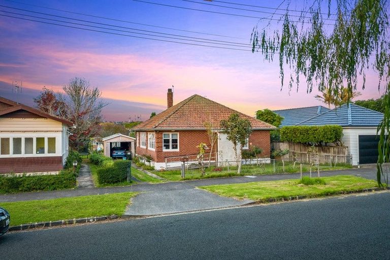 Photo of property in 51 Moa Road, Point Chevalier, Auckland, 1022