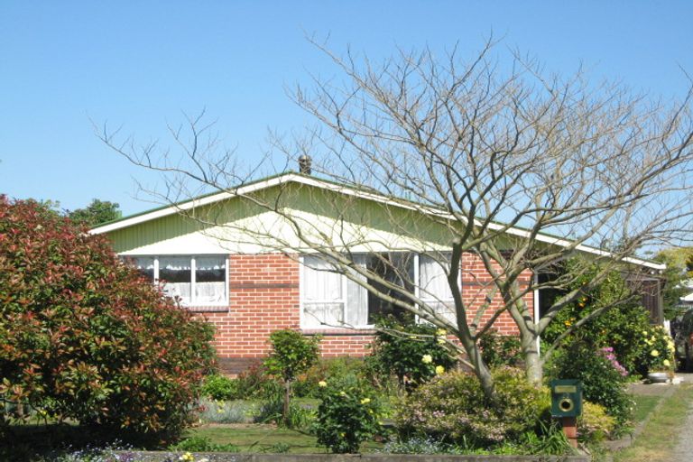 Photo of property in 27 Grimseys Road, Redwood, Christchurch, 8051