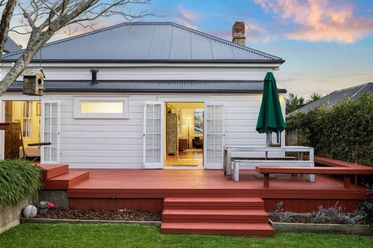 Photo of property in 11 Mostyn Street, Kingsland, Auckland, 1021