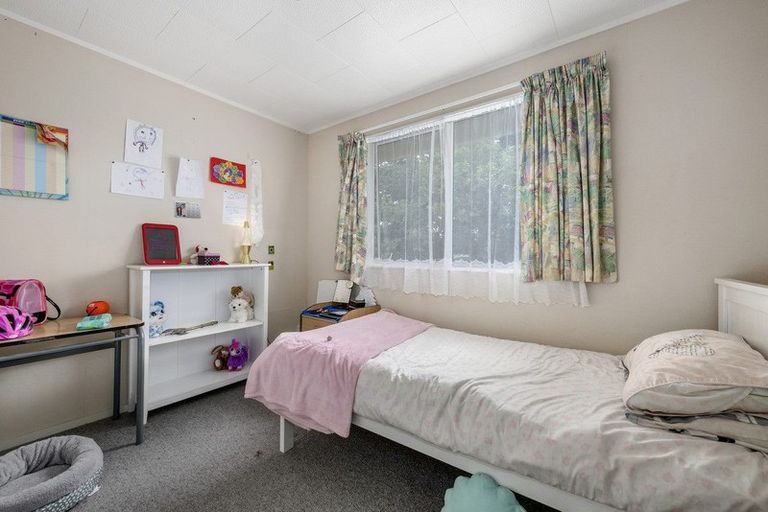 Photo of property in 16 Oaklands Grove, Clouston Park, Upper Hutt, 5018