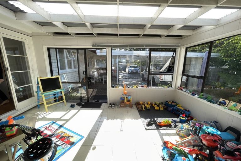 Photo of property in 25 Lake Road, Northcote, Auckland, 0627