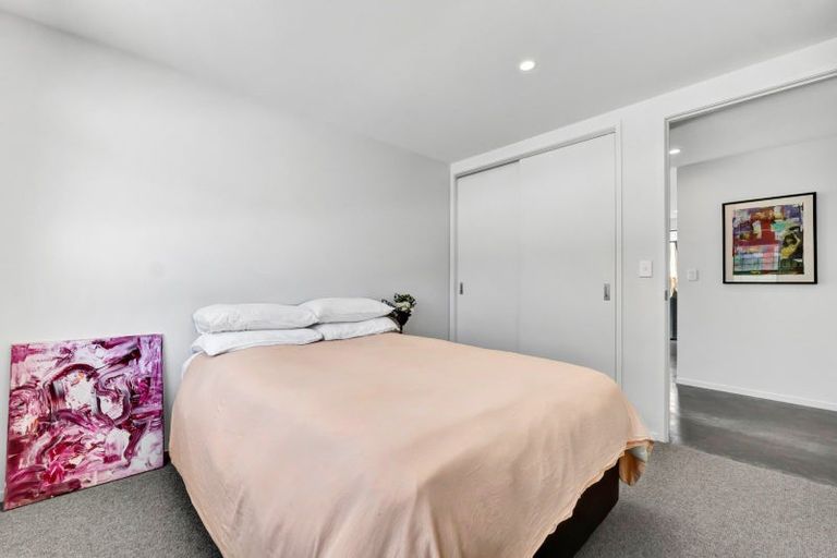 Photo of property in 5b Strandon Place, Strandon, New Plymouth, 4312