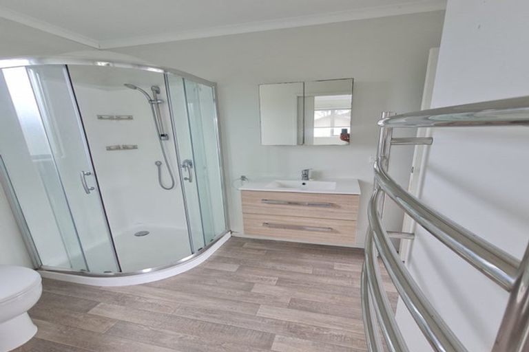 Photo of property in 8 Wells Place, Whitianga, 3510