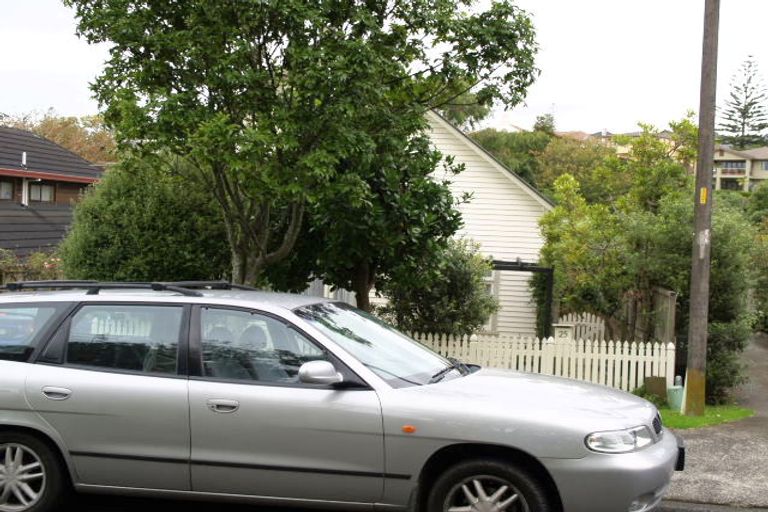Photo of property in 25 Luplau Crescent, Cockle Bay, Auckland, 2014