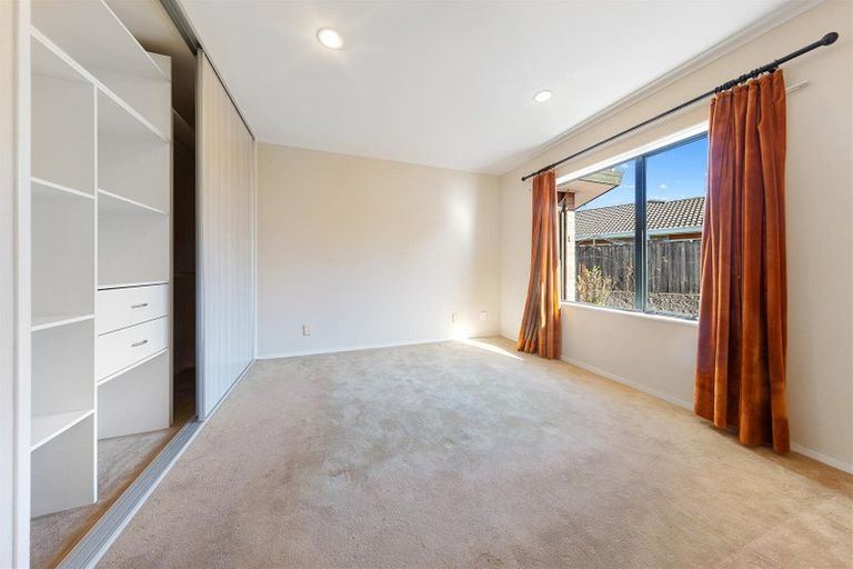 Photo of property in 1 Waylen Place, Burswood, Auckland, 2013