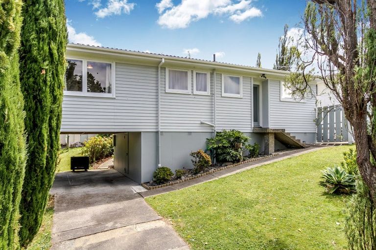 Photo of property in 31 Glenbervie Crescent, Massey, Auckland, 0614