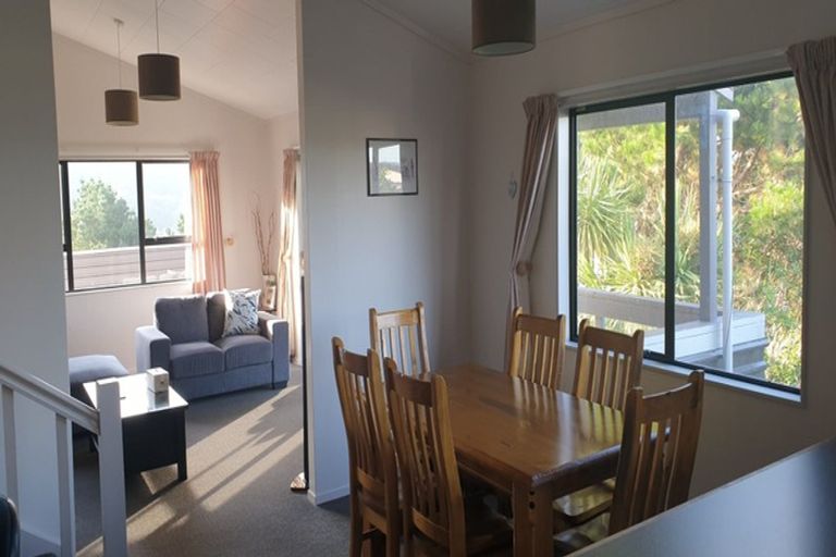 Photo of property in 18 Jasmine Grove, Maungaraki, Lower Hutt, 5010