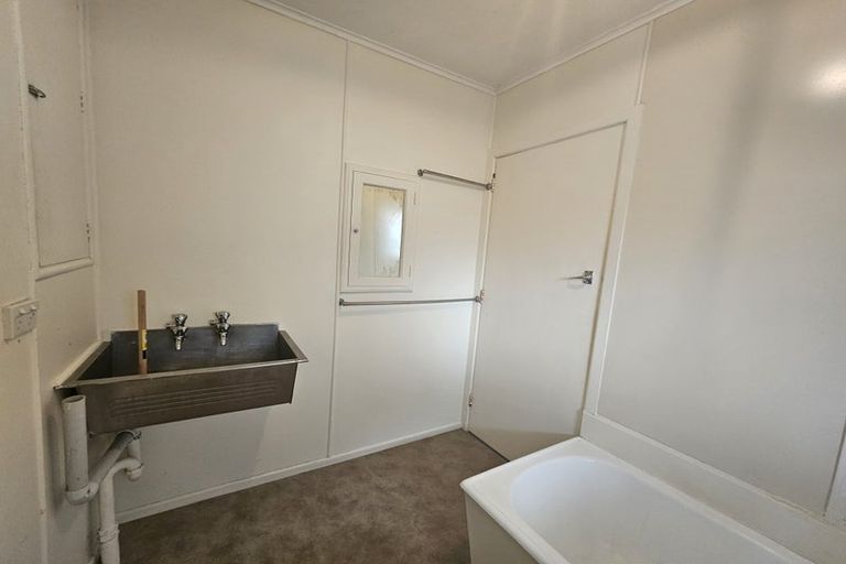 Photo of property in 9 Karewa Street, Castlecliff, Whanganui, 4501