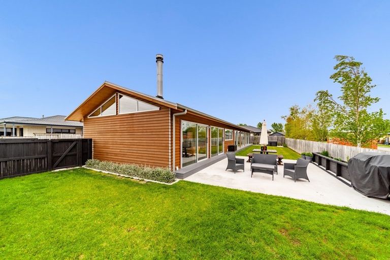 Photo of property in 76 Belgrove Drive, Waipukurau, 4200