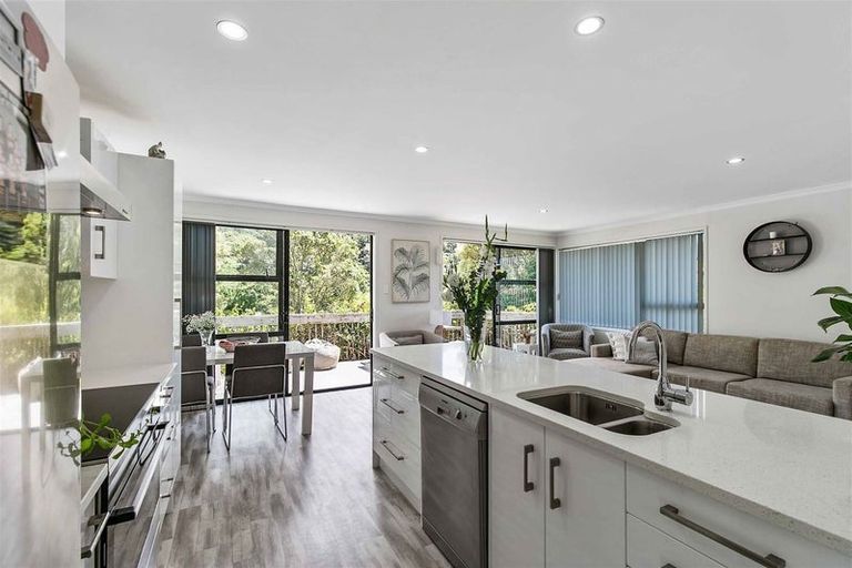 Photo of property in 6 Glastron Place, Bayview, Auckland, 0629