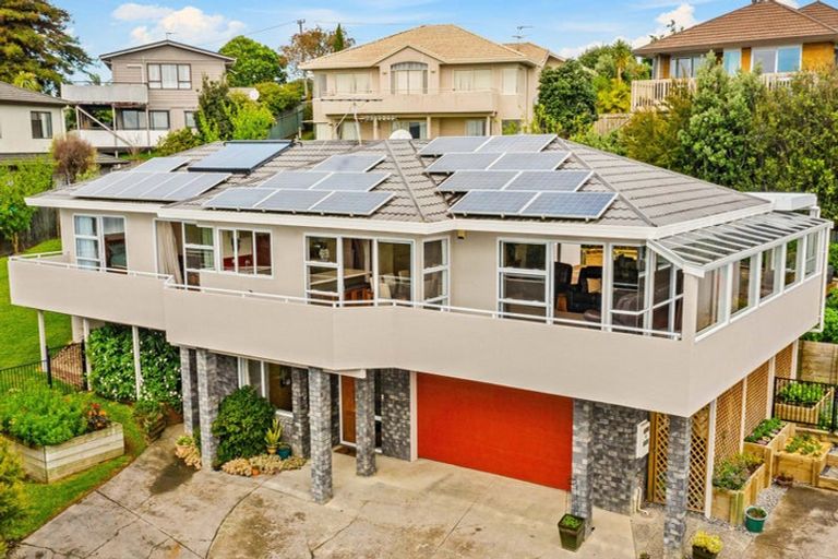 Photo of property in 22 Ballini Rise, West Harbour, Auckland, 0618