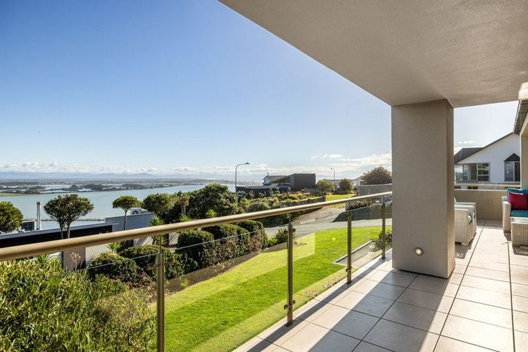 Photo of property in 60 Glenstrae Road, Redcliffs, Christchurch, 8081