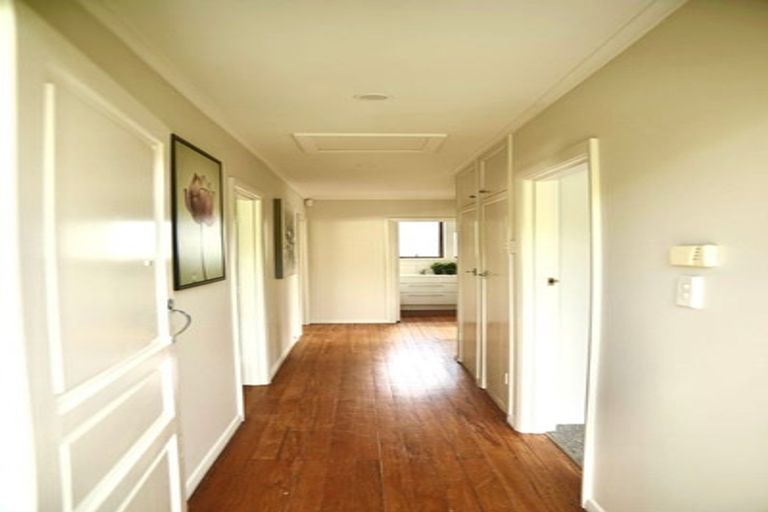 Photo of property in 7 Springside Place, New Lynn, Auckland, 0600