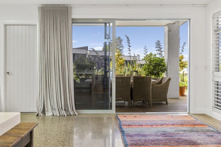 Photo of property in 8 Kuiwai Drive, Rainbow Point, Taupo, 3330